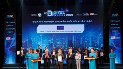 Đại diện Chubb Life trong buổi lễ trao giải thưởng Chuyển đổi số Việt Nam năm 2021 do Hội Truyền thông số Việt Nam (VDCA) tổ chức