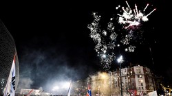 Pháo hoa đã nổ trên sân Parc des Princes sau thắng lợi 2-0 của PSG. Ảnh Getty.