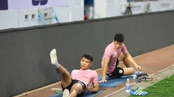  HLV Phan Thanh Hùng và các cầu thủ Than Quảng Ninh đã làm cho V.League 2020 thêm kịch tính hơn khi giành chiến thắng một cách thuyết phục trước đương kim vô địch Hà Nội 3-1. Ảnh HNFC