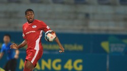 Ngay cả những đạo diễn giàu ý tưởng nhất cũng chẳng thể nghĩ được một kịch bản sân cỏ nghẹt thở đến như thế, 4 bàn thắng được diễn ra chỉ vẻn vẹn trong 9 phút cuối của trận đấu. Ảnh VPF