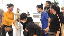 Duy Mạnh phải đi Singapore phẫu thuật điều trị đứt dây chằng chéo. Ảnh CLB