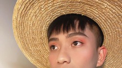 Văn Đức đang hạnh phúc khi trở thành "người mẫu bất đắc dĩ" trong tay vợ. Ảnh fbnv.