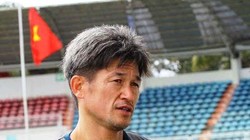 Việc gắn bó 14 năm với CLB Yokohama và 53 tuổi mà vẫn tập luyện được cùng các “đàn cháu” cũng giúp tên tuổi K.Miura nối lên như cồn. Ảnh Nguyễn Đăng.