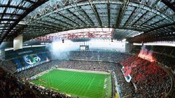 Một phần ba dân số TP Bergamo đã đổ về Milan chứng kiến đội nhà lần đầu ra sân tại vòng 1/8 Champions League.  Ảnh CLB AC Milan