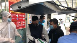 Số tiền hơn 120 triệu đồng nhóm Văn Quyết và những người bạn dành cho việc mua khẩu trang N95, quần áo bảo hộ, nhu yếu phẩm đã được bàn giao cho Bệnh viện Bạch Mai. Ảnh FBNV