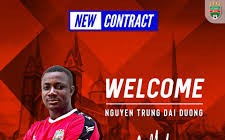 B.Bình Dương chia tay khá nhiều lão tướng, kể cả công thần Anh Đức nhưng lại sử dụng các ngoại binh  Hedipo (32 tuổi), Youssouf Toure và Nguyễn Trung Đại Dương là những cầu thủ đã 34 tuổi là một điểm khá lạ. Ảnh BDFC