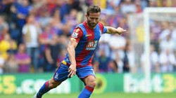 Cầu thủ có dòng máu Việt này 2 lần cùng ĐTQG Pháp tham dự World Cup  2014, cùng 2 kỳ Euro (2012 và 2016). Ảnh CLB Crystal Palace .