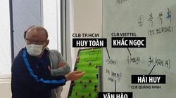 “HLV Park Hang-Seo đã vô tình để lộ những cái tên mới chuẩn bị triệu tập cho vòng loại Wolrd Cup 2022 sắp tới. Đây là một hành động có thể coi là bất cẩn". Ảnh VTV