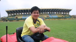 Sân Vinh không đến nỗi tệ tế nếu VPF không “ngoảnh mặt làm ngơ”, bởi cách đây 7 năm người ta còn thấy sân bóng này có xe cắt cỏ, hệ thống phun nước tự động. Ảnh Quốc Được