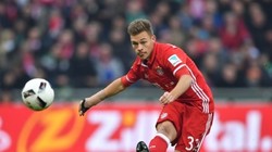 Cầu thủ sinh năm 1995 này cho thấy, mình hoàn toàn có thể chơi tốt như Thần tượng Philipp Lahm, thậm chí cả vị trí trung vệ. Ảnh BM.