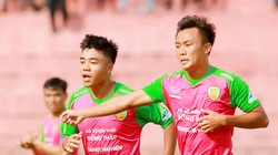 Thiếu cả quân, mất cả tướng trước giờ bóng lăn nhưng rốt cuộc chủ nhà Đồng Tháp vẫn đá tan nát đội bóng đất Cảng 3-1. Ảnh VPF