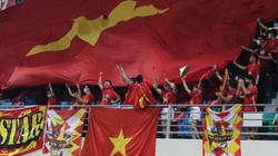 Khán giả Việt Nam luôn bên cạnh đội bóng. Ảnh AT
