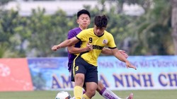 Số 9 Quốc Việt là “Vua phá lưới” các giải trẻ Việt Nam . Ảnh VPF.