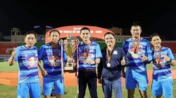 Dưới sự chỉ đạo của HLV Kiatisuk các ngoại binh, cầu thủ nội và cầu thủ trẻ đã vô địch Cúp Hoàng đế Quang Trung. Ảnh HAGL FC.