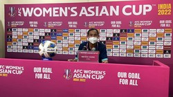 HLV Mai Đức Chung, “ông bố” hiếm có, khó tìm của bóng đá nữ Việt Nam. Ảnh VFF.