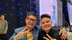 Quang Hải và người đại diện Đắc Văn. Ảnh ĐV.