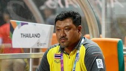 HLV Worawut Srimaka của U23 Thái Lan đang đứng trước tình cảnh các CLB không chịu nhả quân chuẩn bị cho SEA Games 31. Ảnh FAT.