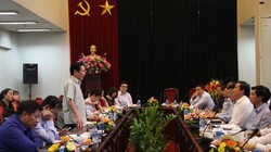 Thứ trưởng Hoàng Vĩnh Bảo phát biểu tại buổi làm việc với Báo Nhân dân