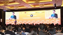 Bộ trưởng Nguyễn Mạnh Hùng phát biểu tại phiên họp.