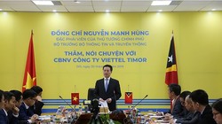 Bộ trưởng Bộ TT&TT Nguyễn Mạnh Hùng  nói chuyện CBNV Công ty viễn thông Viettel Timor. 