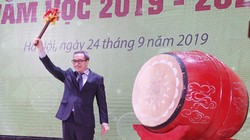 Thứ trưởng Phan Tâm đánh trống khai giảng năm học mới