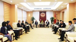 Bộ trưởng Nguyễn Mạnh Hùng tiếp ông Jacques du Puy