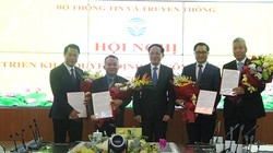 Thứ trưởng Phạm Anh Tuấn trao quyết định bổ nhiệm cán bộ cho các nhân sự của Bộ