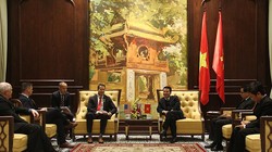 Bộ trưởng Nguyễn Mạnh Hùng tiếp Nghị sỹ Seth Moulton