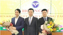 Bộ trưởng Nguyễn Mạnh Hùng trao Quyết định bổ nhiệm cho các cán bộ