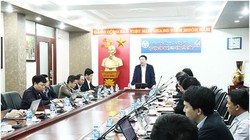 Thứ trưởng Nguyễn Huy Dũng phát biểu tại buổi làm việc. Ảnh Mic