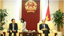 Thứ trưởng Phan Tâm tiếp đại diện Sam sung VN. Ảnh MIC.