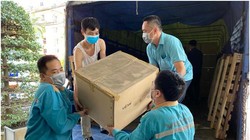 Viettel Bắc Giang đang vận chuyển camera đến điểm lắp đặt. Ảnh Mic