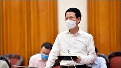 Bộ trưởng Nguyễn Mạnh Hùng nói về phòng chống Covid-19 trong bối cảnh mới. (ảnh: Bộ TT&TT)