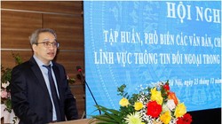 Thứ trưởng Phan Tâm phát biểu khai mạc Triển lãm. Ảnh Mic