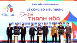  Các vị lãnh đạo nhấn nút khai trương Biểu trưng du lịch Thanh Hóa