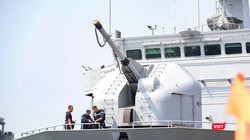 Sáng 11/4, tuần dương hạm Vendemiaire cùng 98 sỹ quan, thuỷ thủ Hải quân Pháp đã cập cảng Tiên Sa (TP Đà Nẵng), chính thức bắt đầu chuyến thăm hữu nghị 5 ngày tại TP Đà Nẵng.