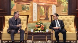 Bộ trưởng Bộ TT&TT Nguyễn Mạnh Hùng tiếp Phó Chủ tịch Nvidia Keith Strier. Ảnh: Lê Anh Dũng