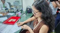 Giá vàng SJC lao dốc, nhiều người may mắn vì không mua được vàng