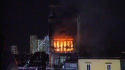 Vụ cháy làm 4 người tử vong: Ám ảnh bàn tay vẫy cầu cứu từ tầng 6