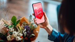 Các ứng dụng hẹn hò, mạng xã hội khiến nhiều người vỡ mộng, rơi vào cạm bẫy tình ái.