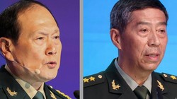 Ông Ngụy Phượng Hòa (trái) và Lý Thượng Phúc (phải) bị khai trừ đảng, tước quân tịch, bãi bỏ quân hàm hôm 27/6 (Ảnh: Sina)