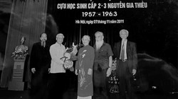 Tổng Bí thư Nguyễn Phú Trọng qua lời kể của bạn học: Bận công việc vẫn bắt xe ôm đến họp lớp