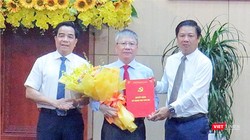 Thiếu tướng Nguyễn Đức Dũng, Giám đốc Công an tỉnh Quảng Nam (đứng giữa) được phê chuẩn giữ chức vụ Phó Bí thư Tỉnh ủy Quảng Nam nhiệm kỳ 2020- 2025.