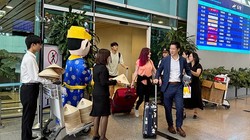 Du khách quốc tế đến Đà Nẵng được chào đón chu đáo ngay tận sân bay