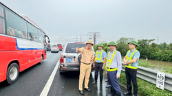 Lãnh đạo Cục Đường bộ kiểm tra nhiều điểm sạt lở do mưa bão