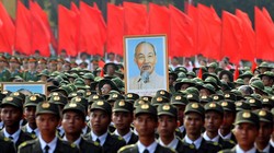 Bác vẫn cùng chúng cháu hành quân