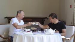 Tổng thống Nga, Putin có thói quen thưởng thức cafe sau bữa ăn sáng (Ảnh: Business Insider)