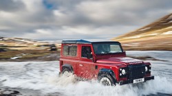 Defender Works V8 là phiên bản Defender nhanh nhất và mạnh nhất mà Land Rover từng thiết kế (Ảnh: JLR)