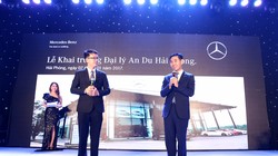 Ông Choi Duk Jun (phải) trong một sự kiện