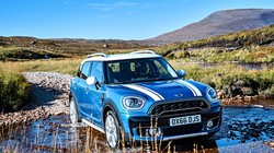 MINI Countryman và Countryman S ALL4 có giá bán lần lượt 1,75 tỷ đồng và 2,2 tỷ đồng
